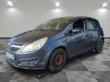 la photo d'une voiture bleue garée dans un garage