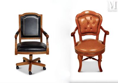 deux chaises recouvertes de cuir de chaque côté et une chaise de bureau en bois de l'autre côté