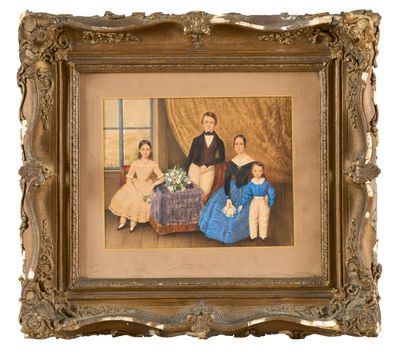 une vieille photo d'une famille de quatre personnes assises dans une pièce