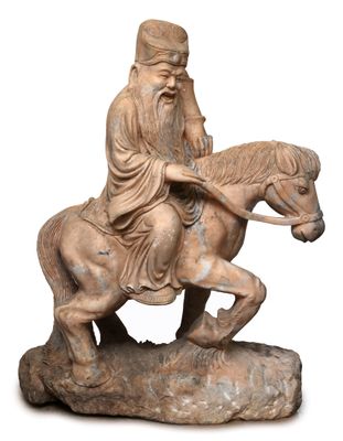 Importante sculpture en marbre rose d'un personnage chinois …