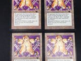 quatre cartes représentant un tigre, posées sur une table