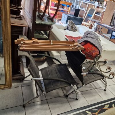 a chair that is sitting in front of a mirror