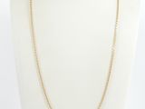 un collier à chaîne en or sur un mannequin mannequin mannequin mannequin mannequin mannequin mannequin mannequin mannequin mannequin