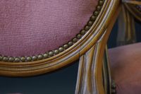 Suite de quatre fauteuils à dossier médaillon et pieds fusel… (photo 5)