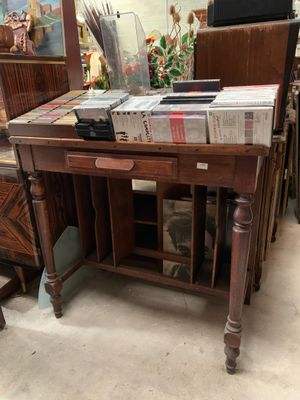 Pupitre en chêne ouvrant par un tiroir