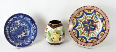 BOCH FRERES KERAMIS : Vase balustre en faïence polychrome à …