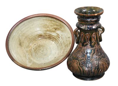 Ensemble en faïence comprenant JATTE signé "HR" et VASE balu…