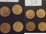 Plusieurs types de pièces d'or sont représentés sur un fond noir