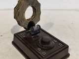 une image représentant un téléphone surmonté d'une bobine