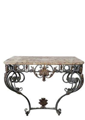 une image représentant une table avec un plateau en marbre et des pieds en fer