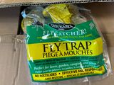 un sac de provisions posé sur une étagère