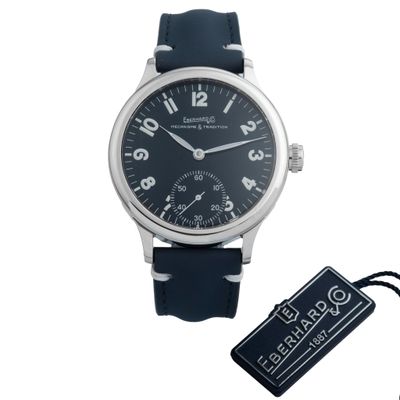 une photo d'une montre-bracelet avec un cadran noir et un bracelet en cuir bleu