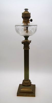 lampe de table ancienne en laiton et en verre, avec un abat-jour en verre transparent