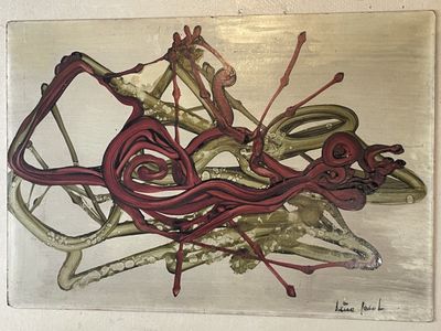 une image d'un tableau sur le mur d'une pièce