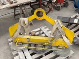 une palette sur laquelle repose une grosse planche de bois