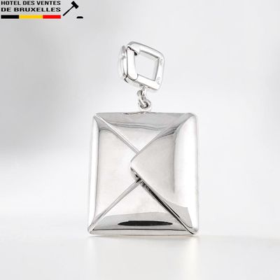 pendentif carré en argent sterling, doté d'une petite ouverture carrée, monté sur une chaîne