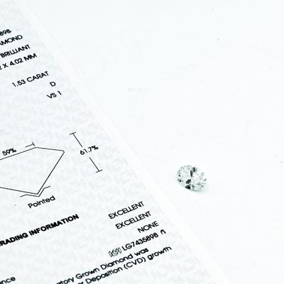 Diamant de synthèse (lab-grown diamond) de forme ovale  1,53 carats, a
