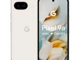 un téléphone Google Pixel blanc à côté d'une fleur blanche sur un fond blanc