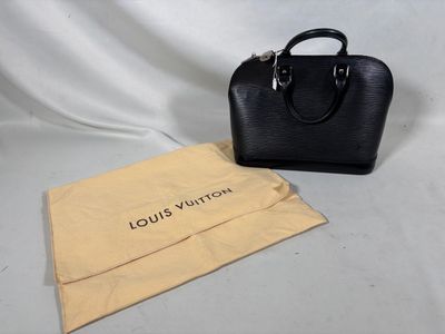 Sac à main Louis Vuitton en cuir noir avec pochette assortie
