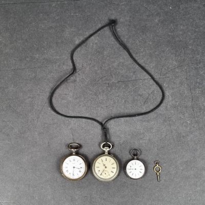 Lot comprenant : 1 montre de gousset en argent, 1 montre de …