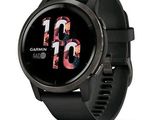 La Garmin est une montre connectée dotée d'un bracelet noir