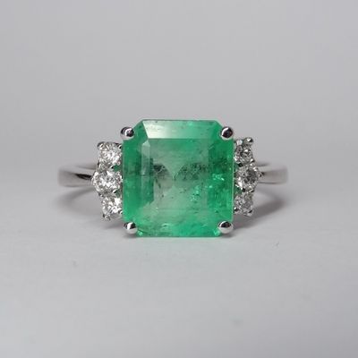 BAGUE en or blanc sertie d'une émeraude d'environ 2 carats- … - Photo 1