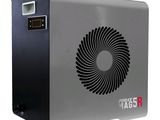 un purificateur d'air gris et noir posé sur un fond blanc