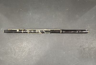 Flute traversière en bois noir et métal, fabrican Camille Th… - Photo 1