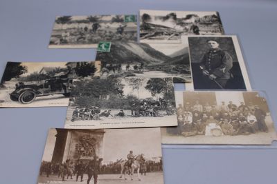 Lot de d'environ 30 CPA militaria : portrait de groupe et individuels,