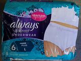 un sac de sous-vêtements posé par terre