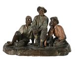 statue en bronze représentant trois hommes assis sur un rocher en compagnie d'un chien