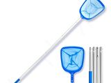 un gros plan sur un filet bleu muni d'une poignée bleue et de quatre pailles