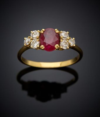 Bague ovale en rubis et diamants