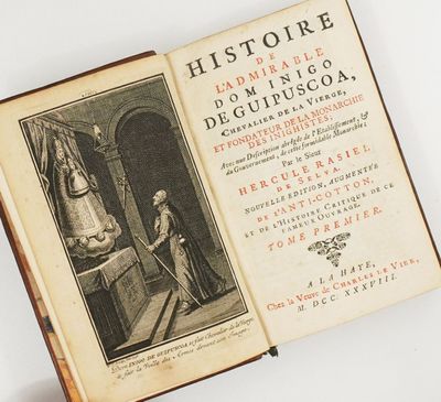 un vieux livre sur lequel figure l'image d'un homme debout devant une cheminée