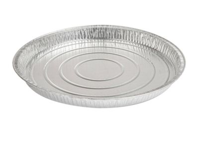 moules en papier d'aluminium avec couvercles, sur fond blanc