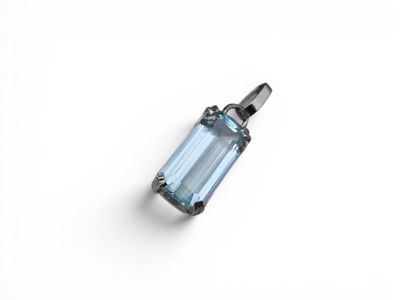 un pendentif composé d'une topaze bleu aqua et de diamants, sur fond blanc