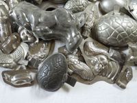 Important LOT DE MOULES à chocolat en métal en forme d'œuf, … (photo 4)