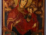 une peinture ancienne représentant une femme tenant un enfant dans ses bras