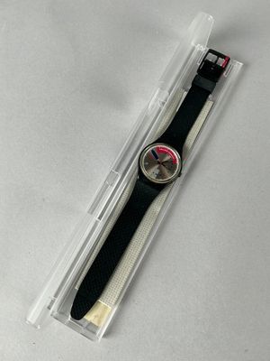 MONTRE SWATCH GB 138 Traces de porté légères, dans une boîte…