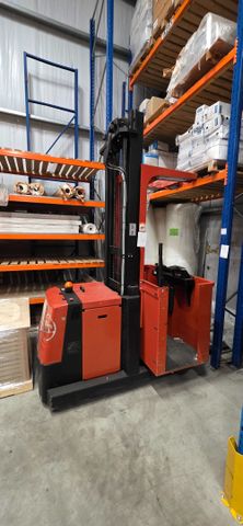 1 CHARIOT ELEVATEUR AVEC NACELLE INTEGREE ELECTRIQUE DE MARQUE BT