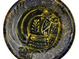 une plaque jaune et noire sur laquelle figure l'image d'une couronne