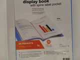 un classeur de présentation Office Depot muni d'une pochette pour étiquette sur le dos