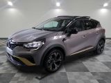 le nouveau renault c - cross suv est présenté dans un showroom