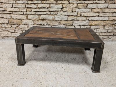 TABLE basse de style industriel à structure en acier, le plateau recta