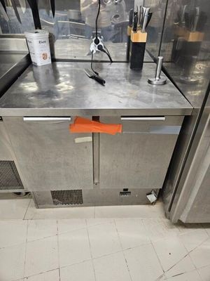 Tour réfrigéré deux porte inox (hors service)