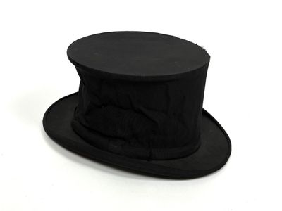 a black top hat on a white background
