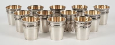Douze gobelets à liqueur en argent, décor d'une frise de fil… - Photo 1