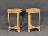 paire de tables d'appoint anciennes de style français, avec plateau peint