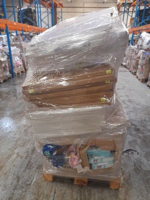 Lot DE Solderie Dont Quelques Vetements + Quelques Jeux + QU…