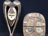deux œuvres d'art posées sur une surface noire